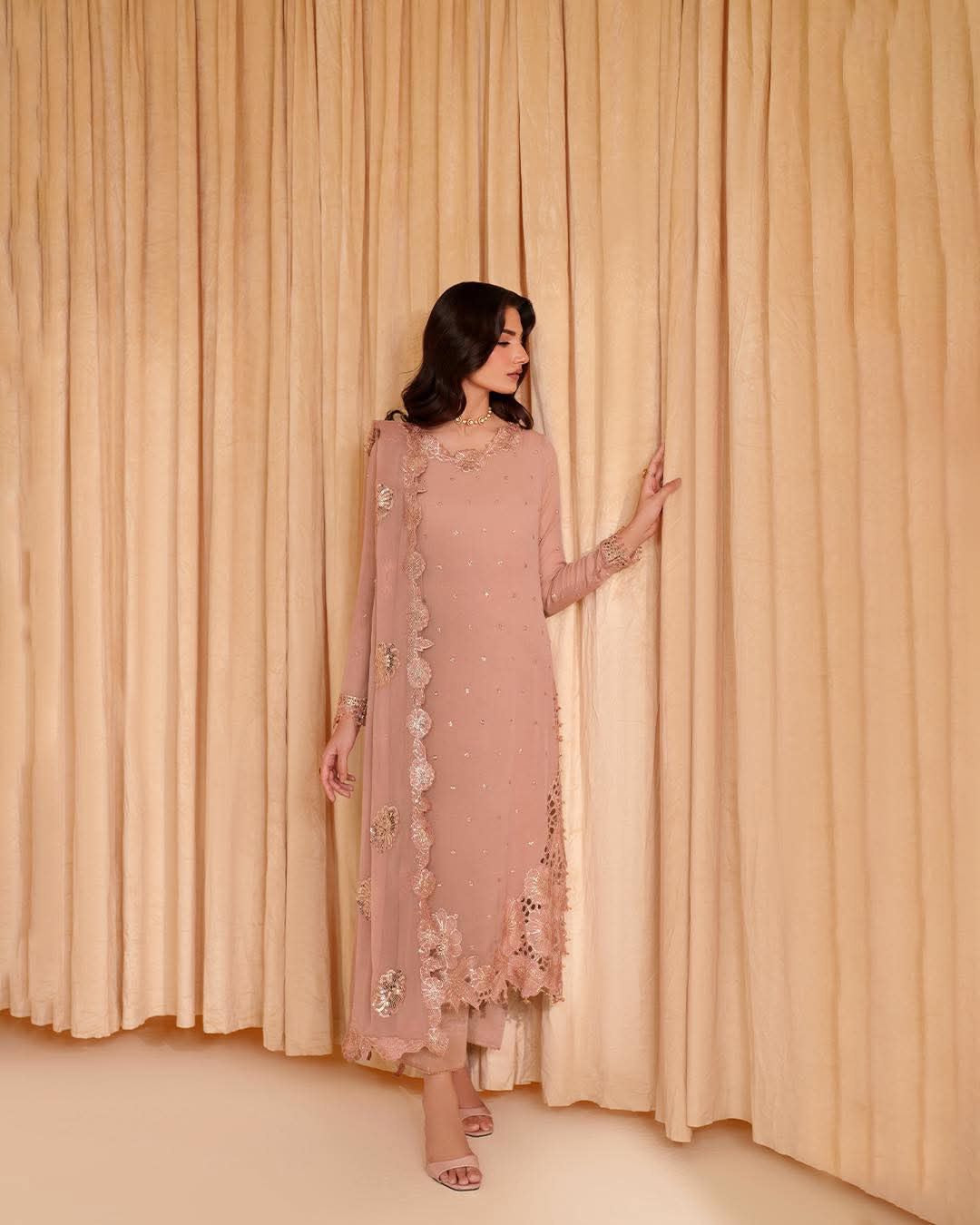 IZNIK
CHIFFON EMBROIDERED FRONT ALONG WITH EMBROIDERED